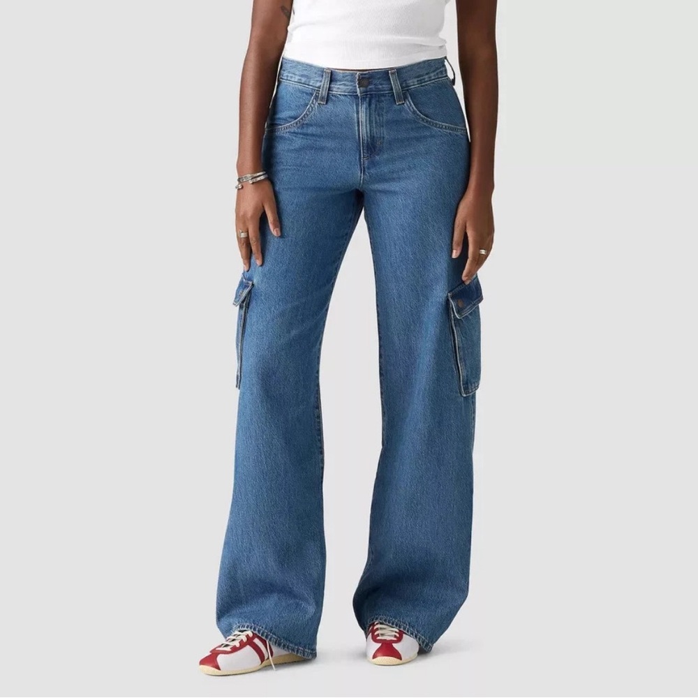 Levi’s Women's denim cargo Jeans size 24, 25 , 26 , 27 , 29 , 30 , 31